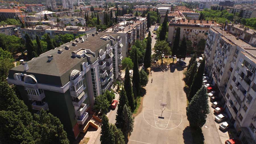 Zgrada iza Alpe bara